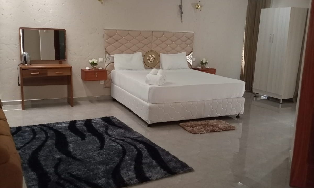 2b12884e-3417-4079-8f2b-d34a354f3b5f