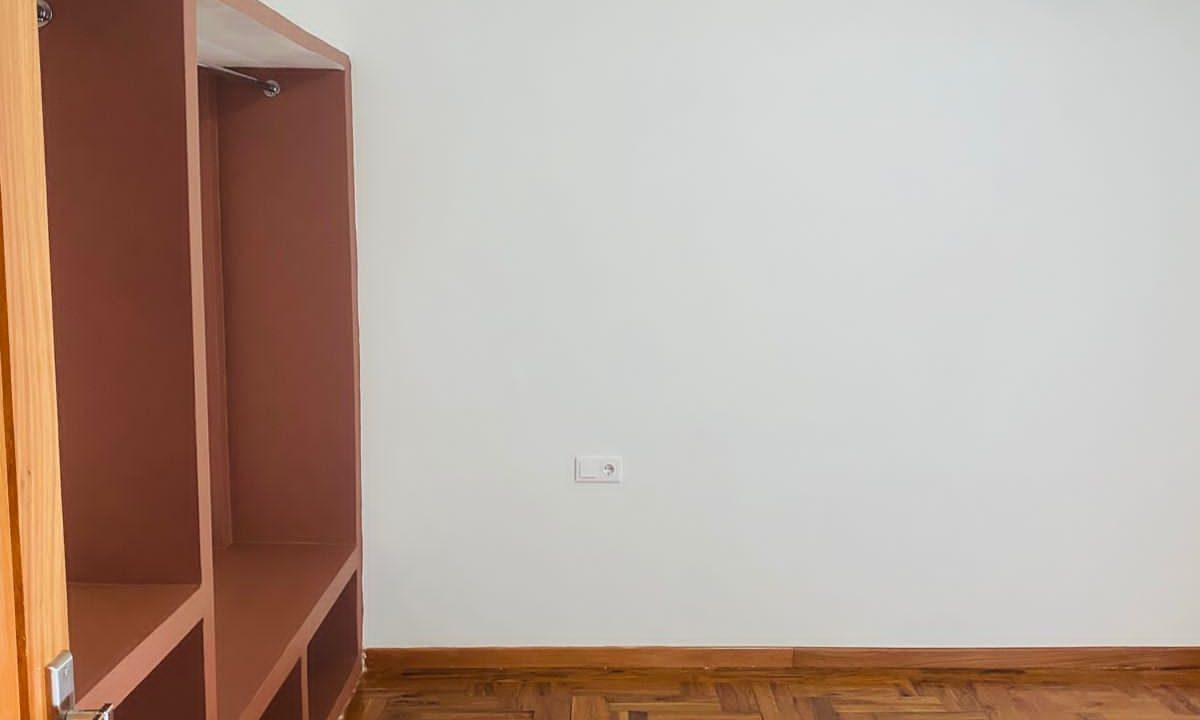 1002585856