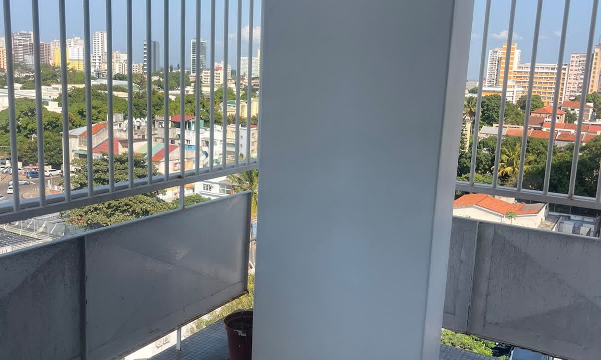 1004596175